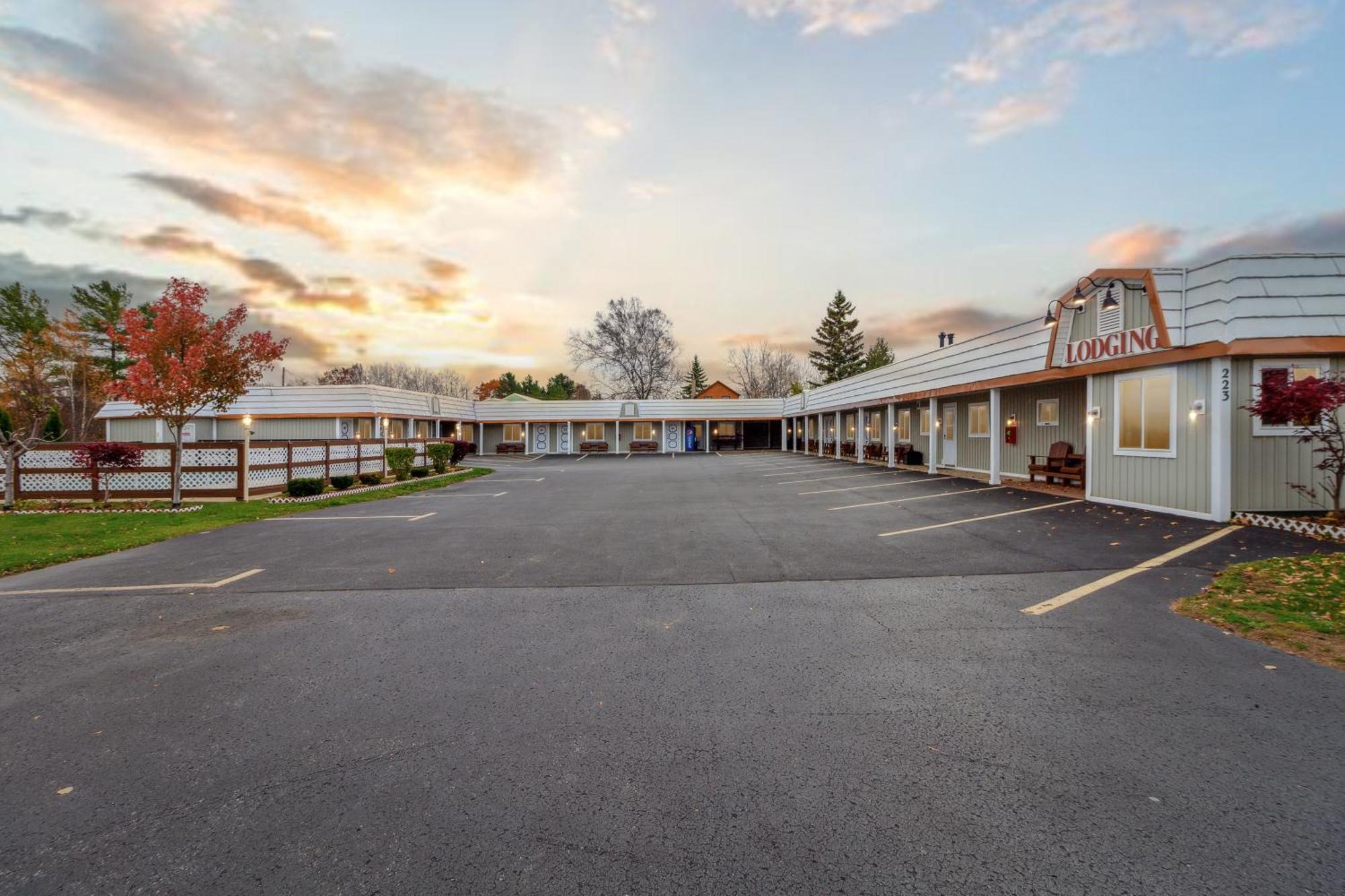 Vindel Motel Mackinaw City Ngoại thất bức ảnh