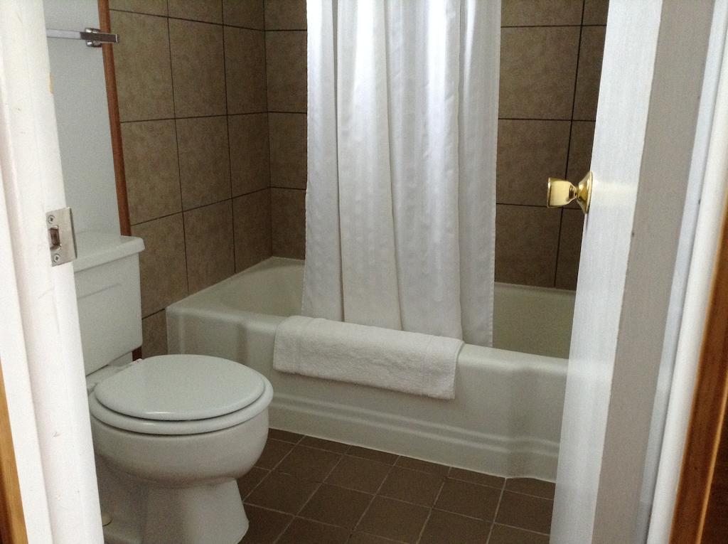 Vindel Motel Mackinaw City Phòng bức ảnh