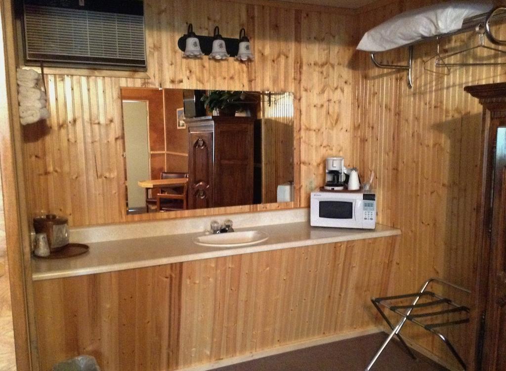 Vindel Motel Mackinaw City Phòng bức ảnh